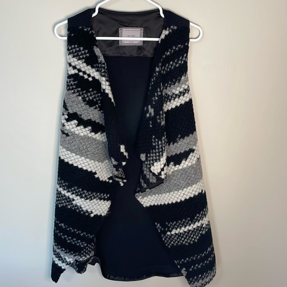 Guest Editor ANTHROPOLOGIE XS Black White Aztec Wool Waterfall Vest Boho Hippie - Picture 1 of 11
